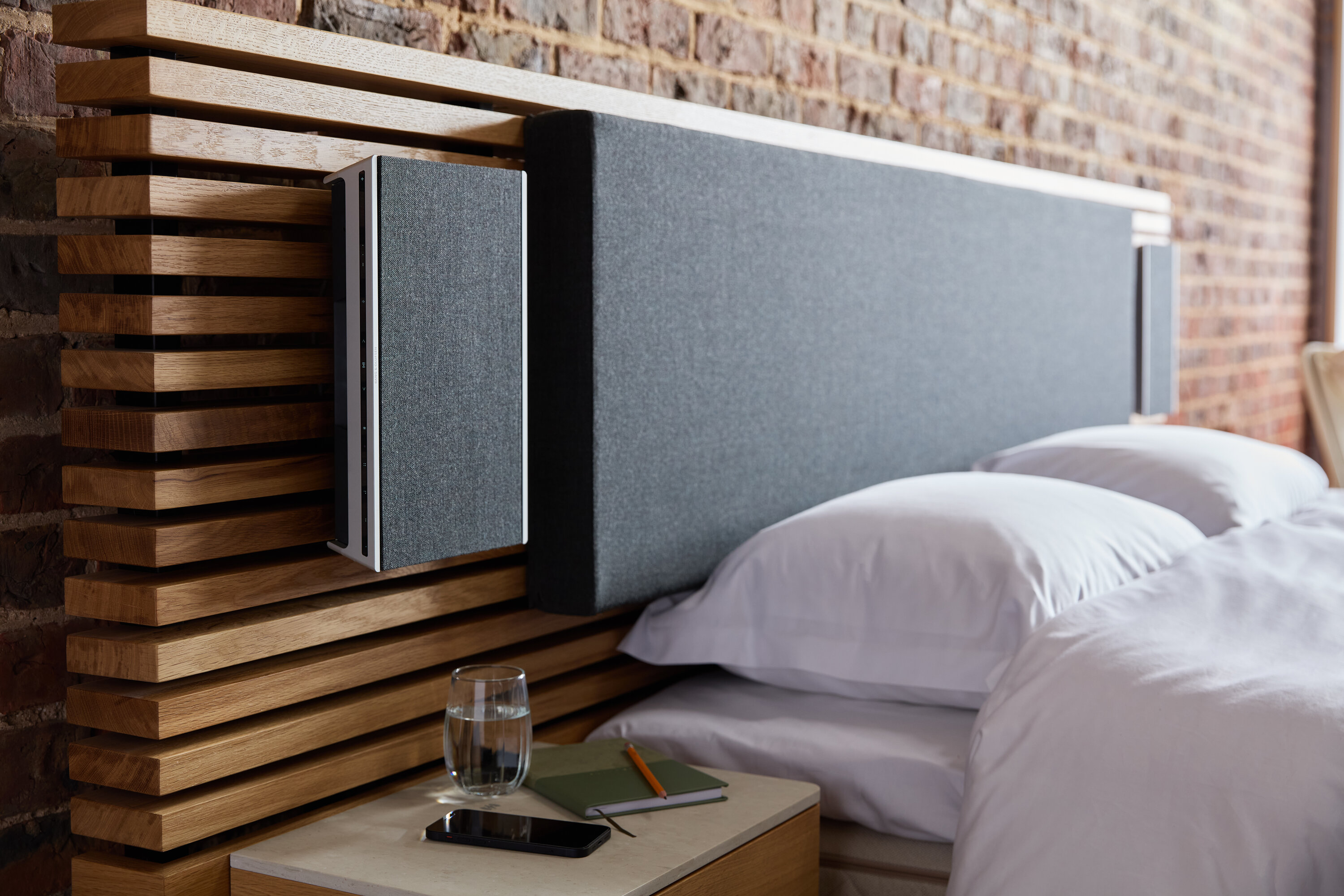 bed-adjustable-dux-bang-olufsen-pie-6.jpg