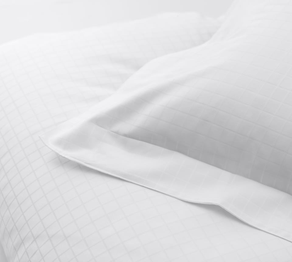 DUX bed linen superior satin square white